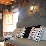 Semesterbostad Vinea Lava Mit Blick Auf Wasser By Interhome