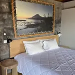 Vinea Lava Mit Blick Auf Wasser By Interhome