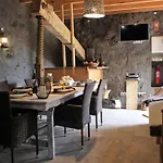 Vinea Lava Mit Blick Auf Wasser By Interhome * Canto da Areia