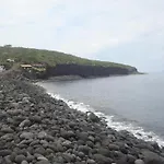 Vinea Lava Mit Blick Auf Wasser By Interhome