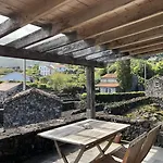 Vinea Lava Mit Blick Auf Wasser By Interhome *