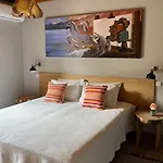 Vinea Lava Mit Blick Auf Wasser By Interhome