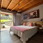 Vinea Lava Mit Blick Auf Wasser By Interhome *