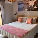 Vinea Lava Mit Blick Auf Wasser By Interhome