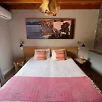 Vinea Lava Mit Blick Auf Wasser By Interhome * Canto da Areia