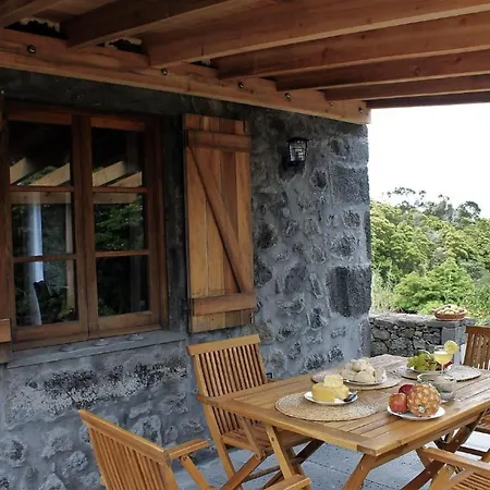 Vinea Lava Mit Blick Auf Wasser By Interhome Canto da Areia