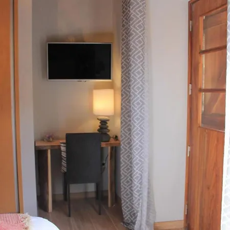 Vinea Lava Mit Blick Auf Wasser By Interhome Canto da Areia