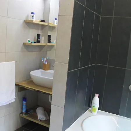 Vinea Lava Mit Blick Auf Wasser By Interhome