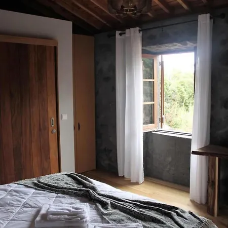 Vinea Lava Mit Blick Auf Wasser By Interhome * Canto da Areia