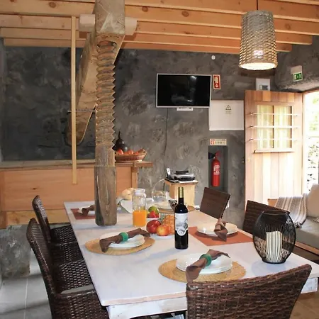 Vinea Lava Mit Blick Auf Wasser By Interhome * Canto da Areia