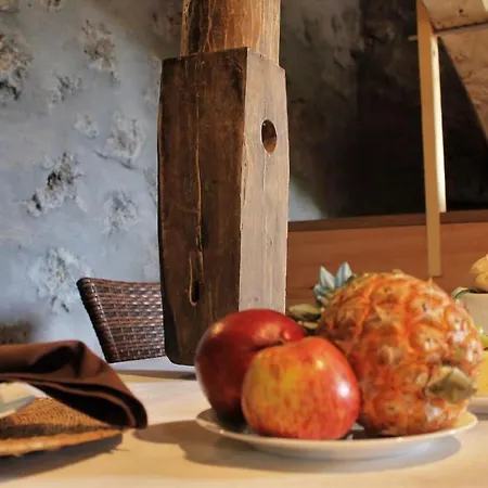 Vinea Lava Mit Blick Auf Wasser By Interhome * Canto da Areia