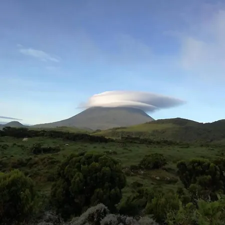 Vinea Lava Mit Blick Auf Wasser By Interhome Canto da Areia