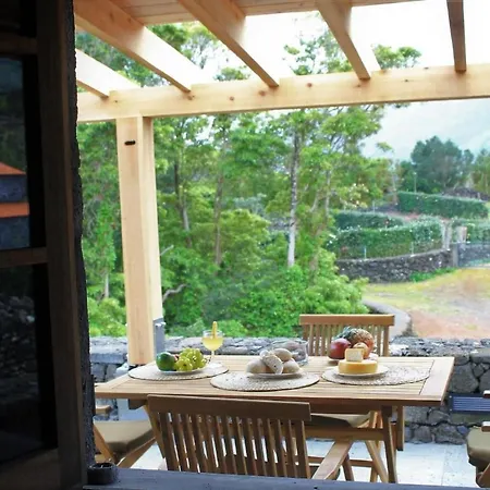 Vinea Lava Mit Blick Auf Wasser By Interhome Tatil Evi *