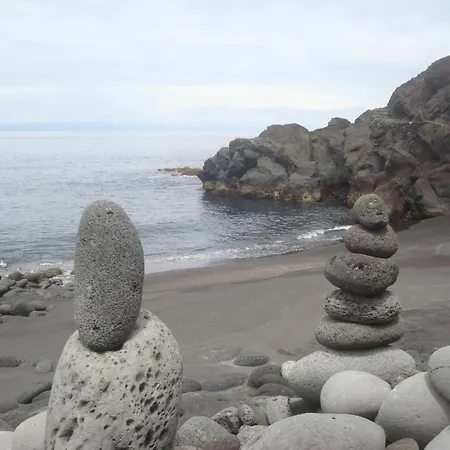 Vinea Lava Mit Blick Auf Wasser By Interhome Canto da Areia