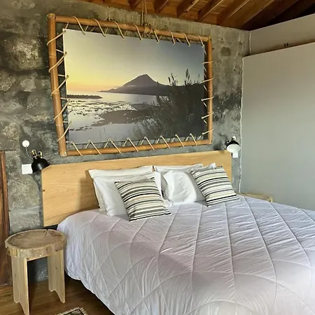 Vinea Lava Mit Blick Auf Wasser By Interhome Canto da Areia