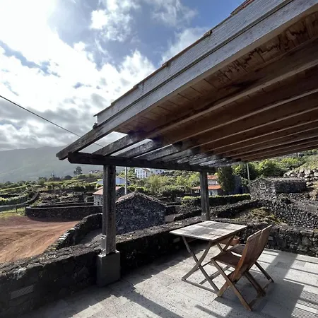 Vinea Lava Mit Blick Auf Wasser By Interhome * Canto da Areia