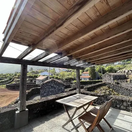 Vinea Lava Mit Blick Auf Wasser By Interhome Tatil Evi