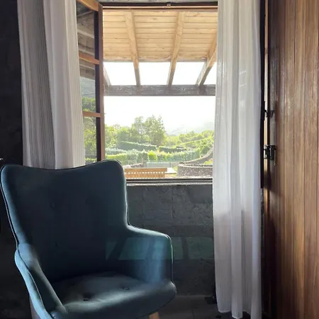 Vinea Lava Mit Blick Auf Wasser By Interhome Tatil Evi *