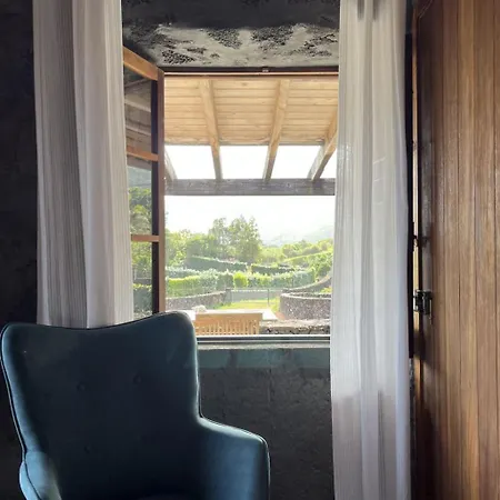 Vinea Lava Mit Blick Auf Wasser By Interhome * Canto da Areia