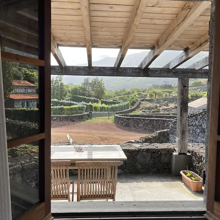 Vinea Lava Mit Blick Auf Wasser By Interhome * Canto da Areia