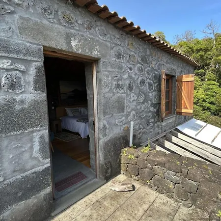 Vinea Lava Mit Blick Auf Wasser By Interhome * Canto da Areia