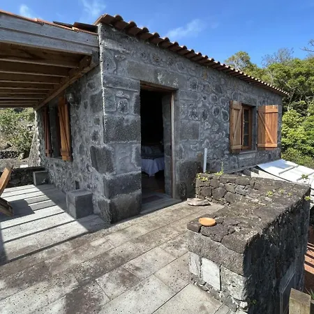 Semesterbostad Vinea Lava Mit Blick Auf Wasser By Interhome