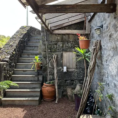 Vinea Lava Mit Blick Auf Wasser By Interhome Canto da Areia