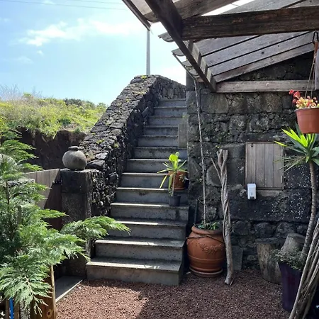 Vinea Lava Mit Blick Auf Wasser By Interhome Canto da Areia