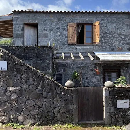 Semesterbostad Vinea Lava Mit Blick Auf Wasser By Interhome