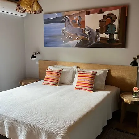 Vinea Lava Mit Blick Auf Wasser By Interhome