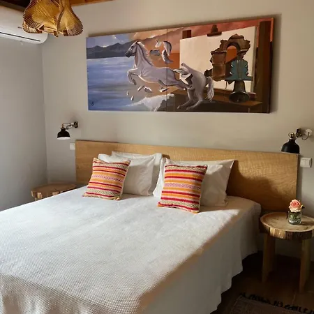 Vinea Lava Mit Blick Auf Wasser By Interhome