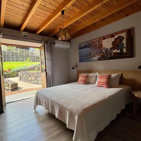 Vinea Lava Mit Blick Auf Wasser By Interhome Tatil Evi *