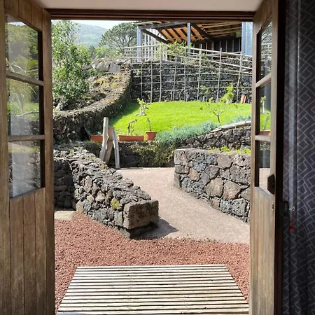 Semesterbostad Vinea Lava Mit Blick Auf Wasser By Interhome *