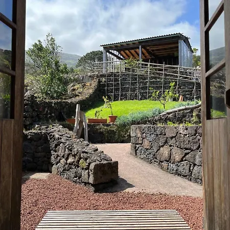 Semesterbostad Vinea Lava Mit Blick Auf Wasser By Interhome *