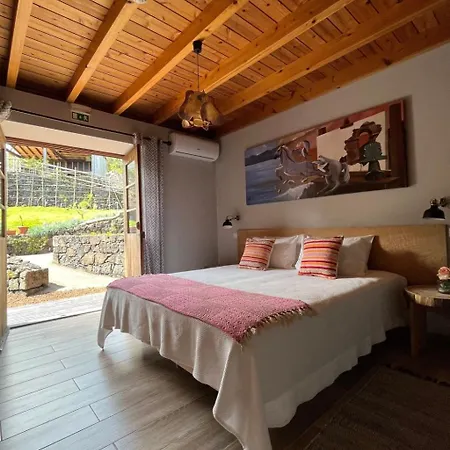 Vinea Lava Mit Blick Auf Wasser By Interhome *