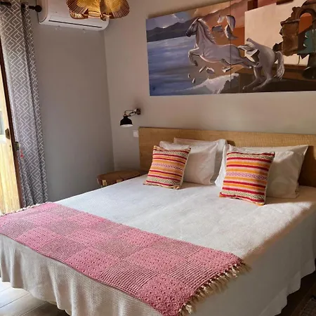 Vinea Lava Mit Blick Auf Wasser By Interhome