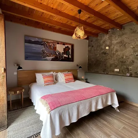 Vinea Lava Mit Blick Auf Wasser By Interhome * Canto da Areia