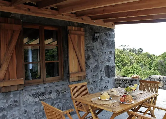 Vinea Lava Mit Blick Auf Wasser By Interhome Canto da Areia