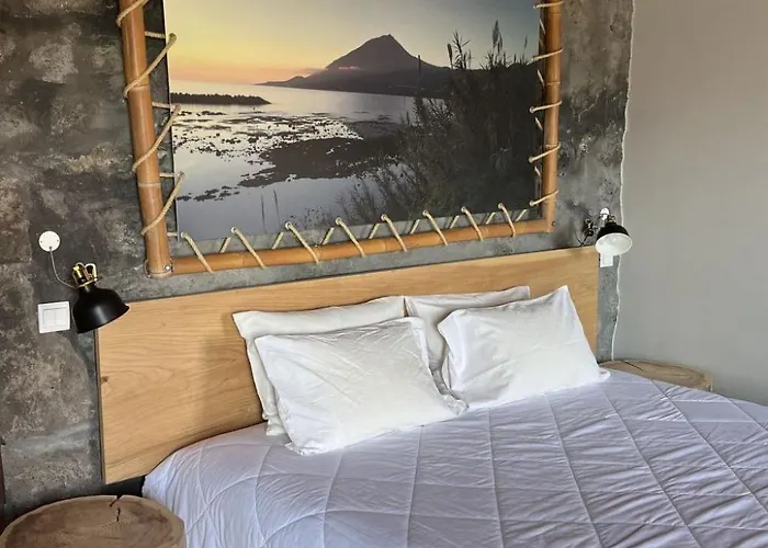 Vinea Lava Mit Blick Auf Wasser By Interhome