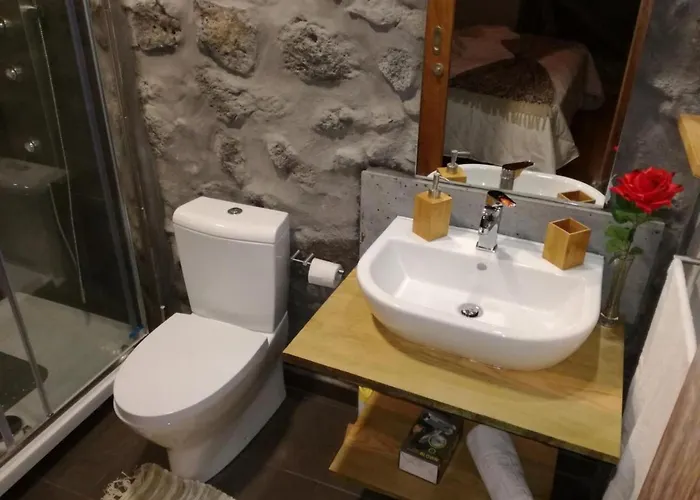 Vinea Lava Mit Blick Auf Wasser By Interhome