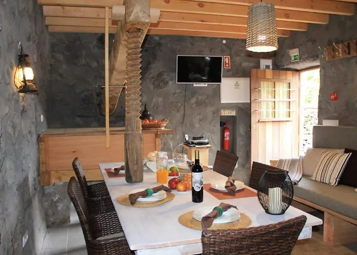 Vinea Lava Mit Blick Auf Wasser By Interhome * Canto da Areia