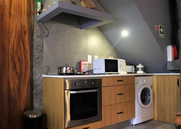 Vinea Lava Mit Blick Auf Wasser By Interhome * Canto da Areia