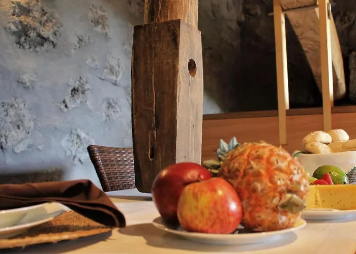 Vinea Lava Mit Blick Auf Wasser By Interhome * Canto da Areia