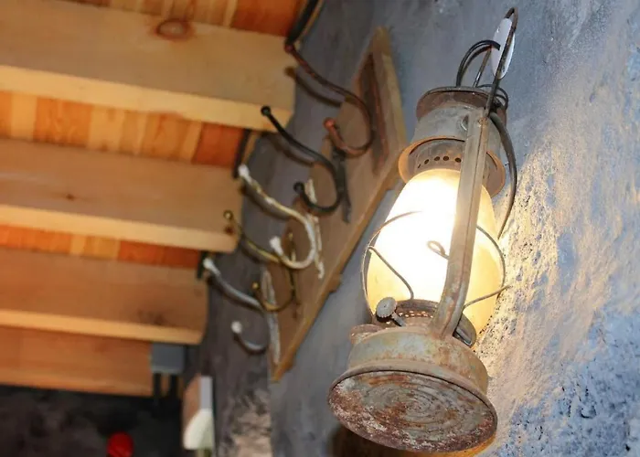 Vinea Lava Mit Blick Auf Wasser By Interhome