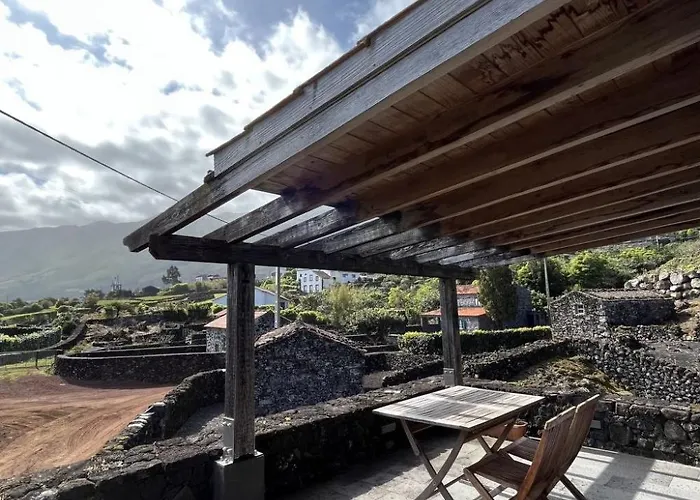 Vinea Lava Mit Blick Auf Wasser By Interhome * Canto da Areia