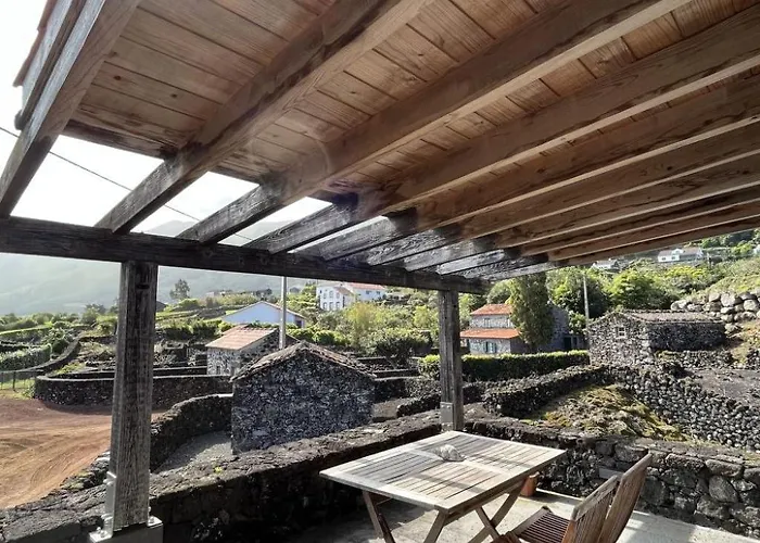 Vinea Lava Mit Blick Auf Wasser By Interhome Prázdninový dům