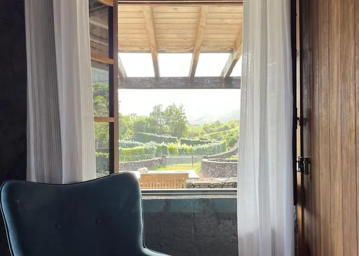 Vinea Lava Mit Blick Auf Wasser By Interhome * Canto da Areia