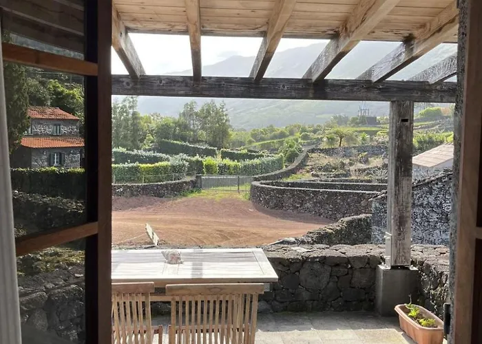 Vinea Lava Mit Blick Auf Wasser By Interhome * Canto da Areia