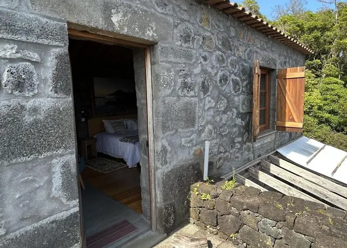 Vinea Lava Mit Blick Auf Wasser By Interhome * Canto da Areia