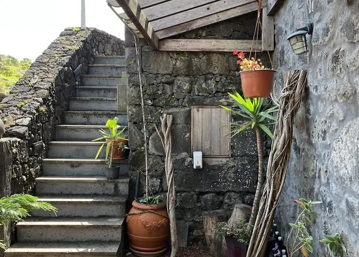 Vinea Lava Mit Blick Auf Wasser By Interhome Canto da Areia